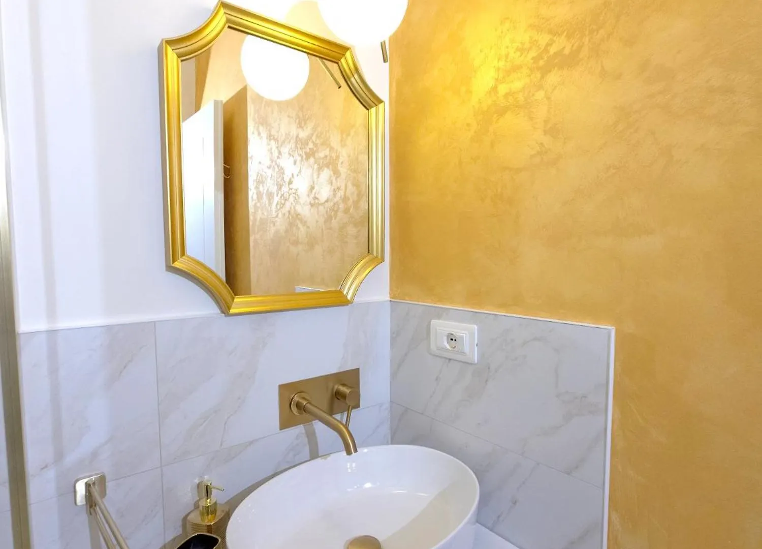 Brands 4 Rooms Verona 0*,